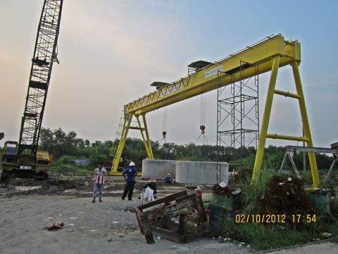 ติดตั้งเครนสนาม